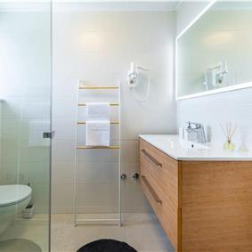 3 bedroom villa with infinity pool in Mlini, sleeps 6